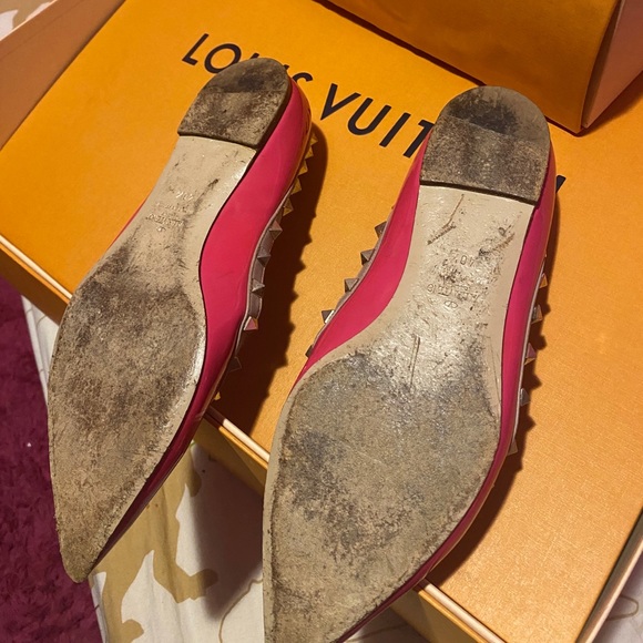 Valentino Garavani ROCKSTUD ballet flat. - Picture 2 of 2